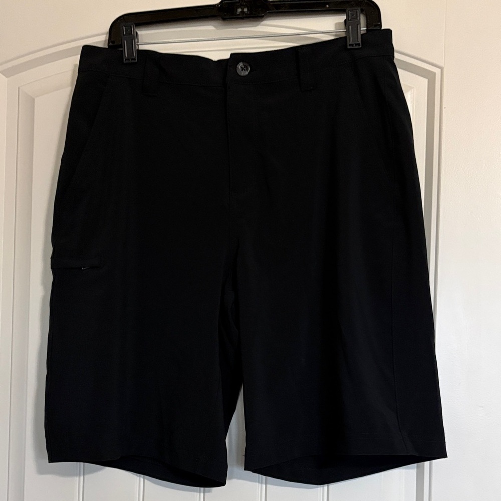 Columbia Men's Black Flat-Front Performance Shorts
